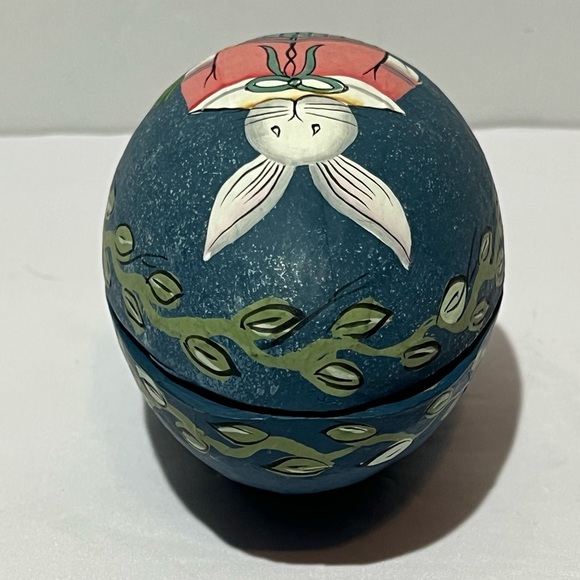Vintage Paper Mache Hand Painted Bunny Rabbit Easter Egg Gift Box - Picture 4 of 14